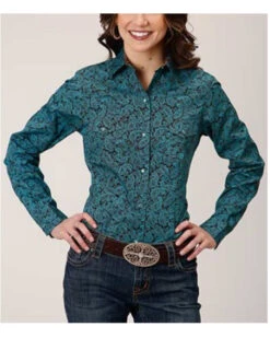 Roper Women's Paisley Print Long Sleeve Pearl Snap Western Shirt
